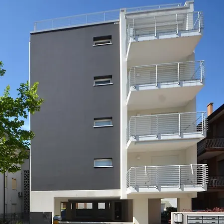 Aurea Attico Con Jacuzzi E Vista Mare Lignano Apartment Lignano Sabbiadoro