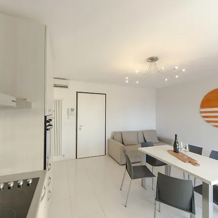 Aurea Attico Con Jacuzzi E Vista Mare Lignano Apartment Lignano Sabbiadoro