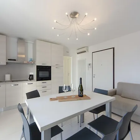 Aurea Attico Con Jacuzzi E Vista Mare Lignano Appartamento Lignano Sabbiadoro