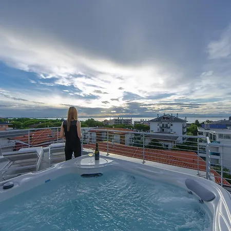 Apartment Aurea Attico Con Jacuzzi E Vista Mare Lignano